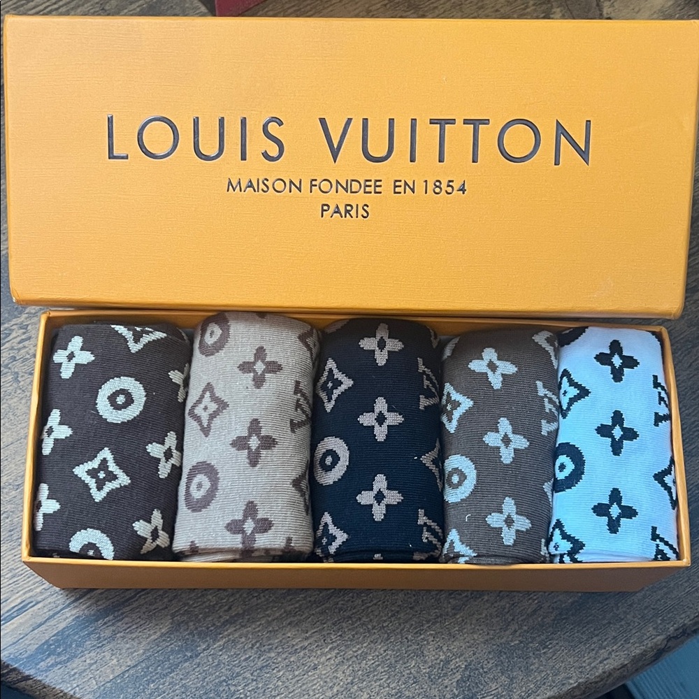 Louis Vuitton Multicolor Casual Socks Set